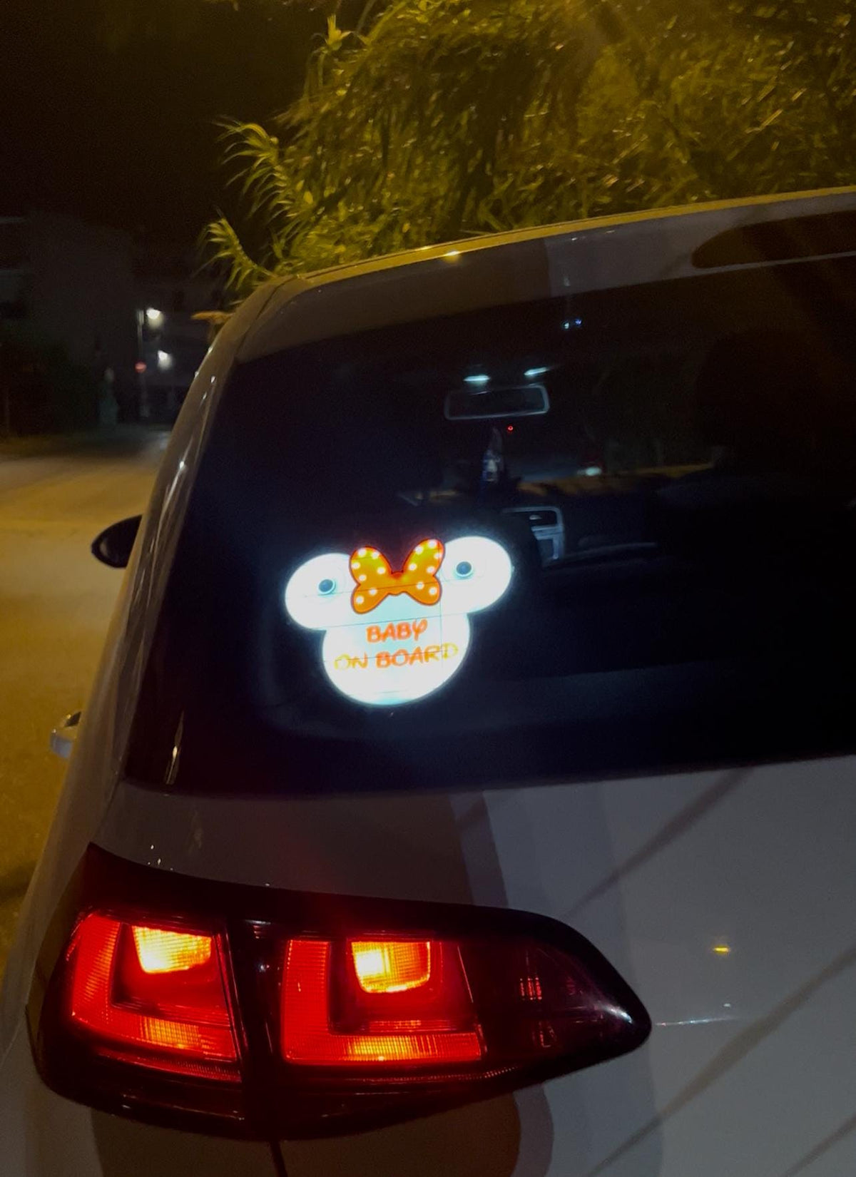 Φωτιζόμενη Πινακίδα Αυτοκινήτου LED «Baby on Board» – Ορατότητα τη Νύχτα για Ασφάλεια