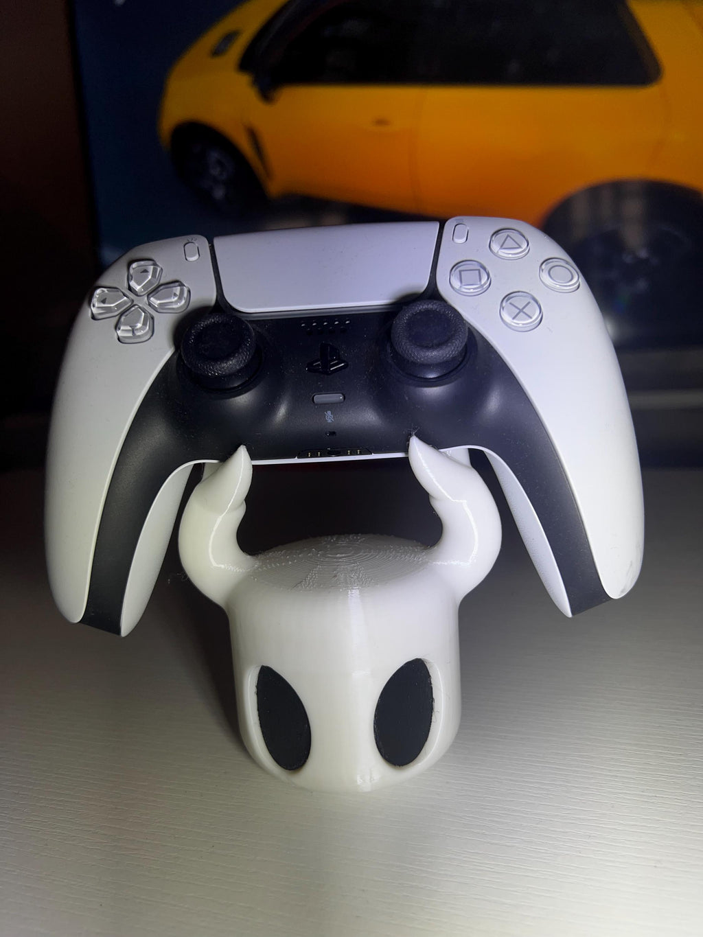 Βάση Χειριστηρίου Εμπνευσμένη από το Hollow Knight – 3D Εκτυπωμένη Διακόσμηση Gaming Γραφείου