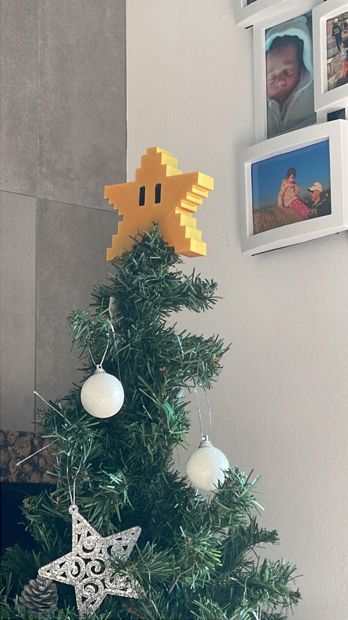 Pixel Αστέρι Κορυφής Δέντρου Εμπνευσμένο από Mario | 3D Εκτυπωμένο Retro Gaming Στολίδι | Χειροποίητη Χριστουγεννιάτικη Διακόσμηση