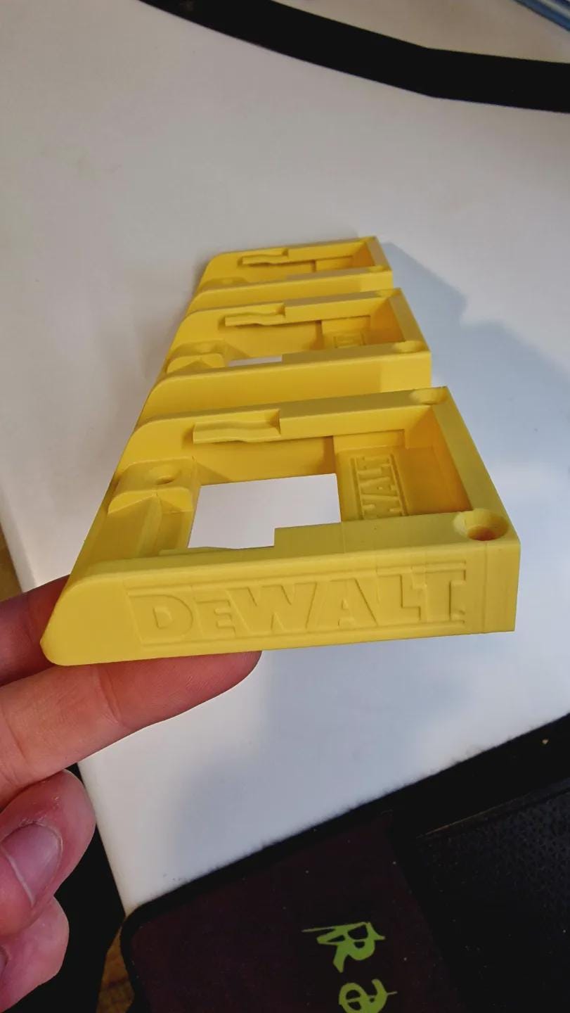 Βάση Μπαταρίας DeWalt – 3D Εκτυπωμένος Οργανωτής 18V/20V