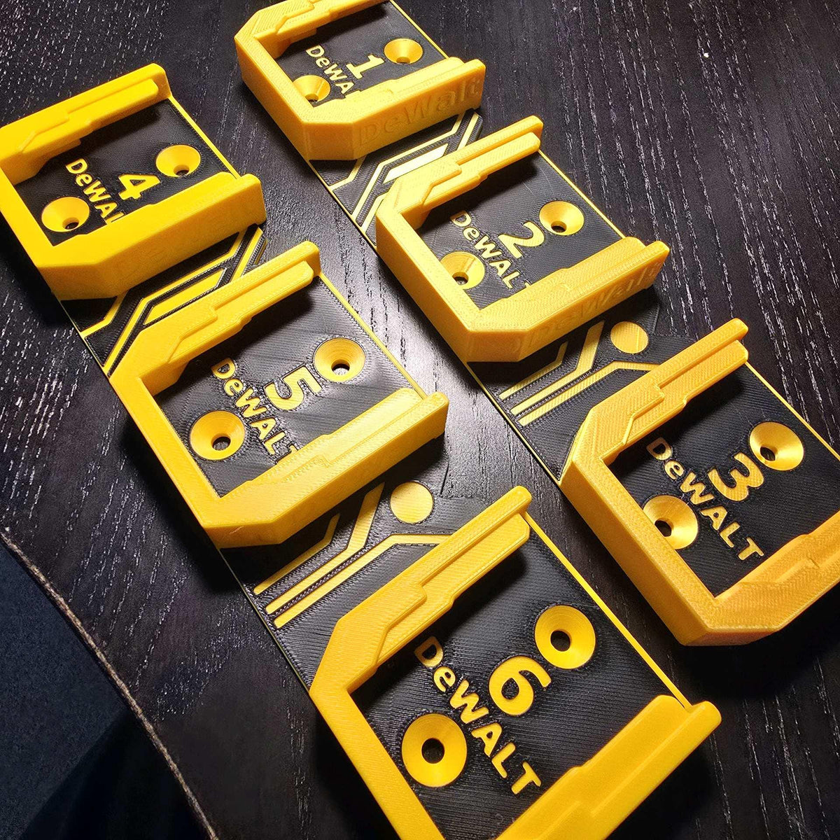 3D Εκτυπωμένη Βάση Μπαταρίας DeWalt – Ράφι Οργανωτή Εργαλείων 18V/20V