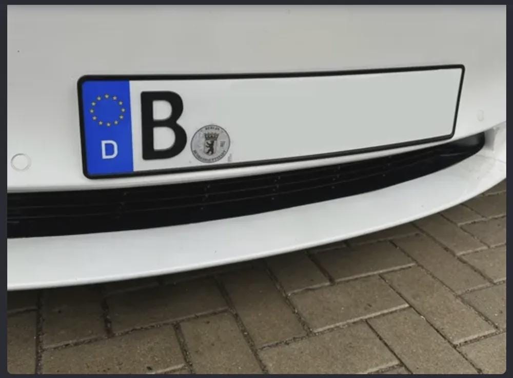 Βάση Μπροστινής Πινακίδας για Tesla Model 3 | Σετ 4 Τεμαχίων | 3D Εκτυπωμένη Βάση | Χωρίς Τρύπημα